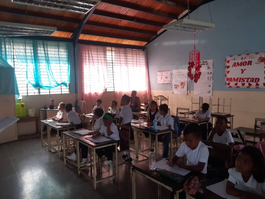 #08Abril iniciamos la semana con atención pedagógica a los niños y niñas del E.G.B Héctor Rojas Meza 
#UniónPatriótica 
<a href="/NicolasMaduro/">Nicolás Maduro</a> <a href="/_LaAvanzadora/">Yelitze Santaella</a> @MPPEDUCACION <a href="/cdcelara/">Centro de Desarrollo de la Calidad Educativa Lara</a> <a href="/EleamerAbdala/">Eleamer Elkatrib</a>