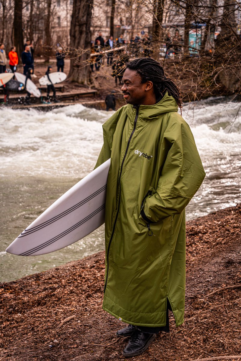 Primed for the river surf sesh. Lock in the heat pre-shred with our outdoor changing essential. #dryrobe #dryrobeterritory