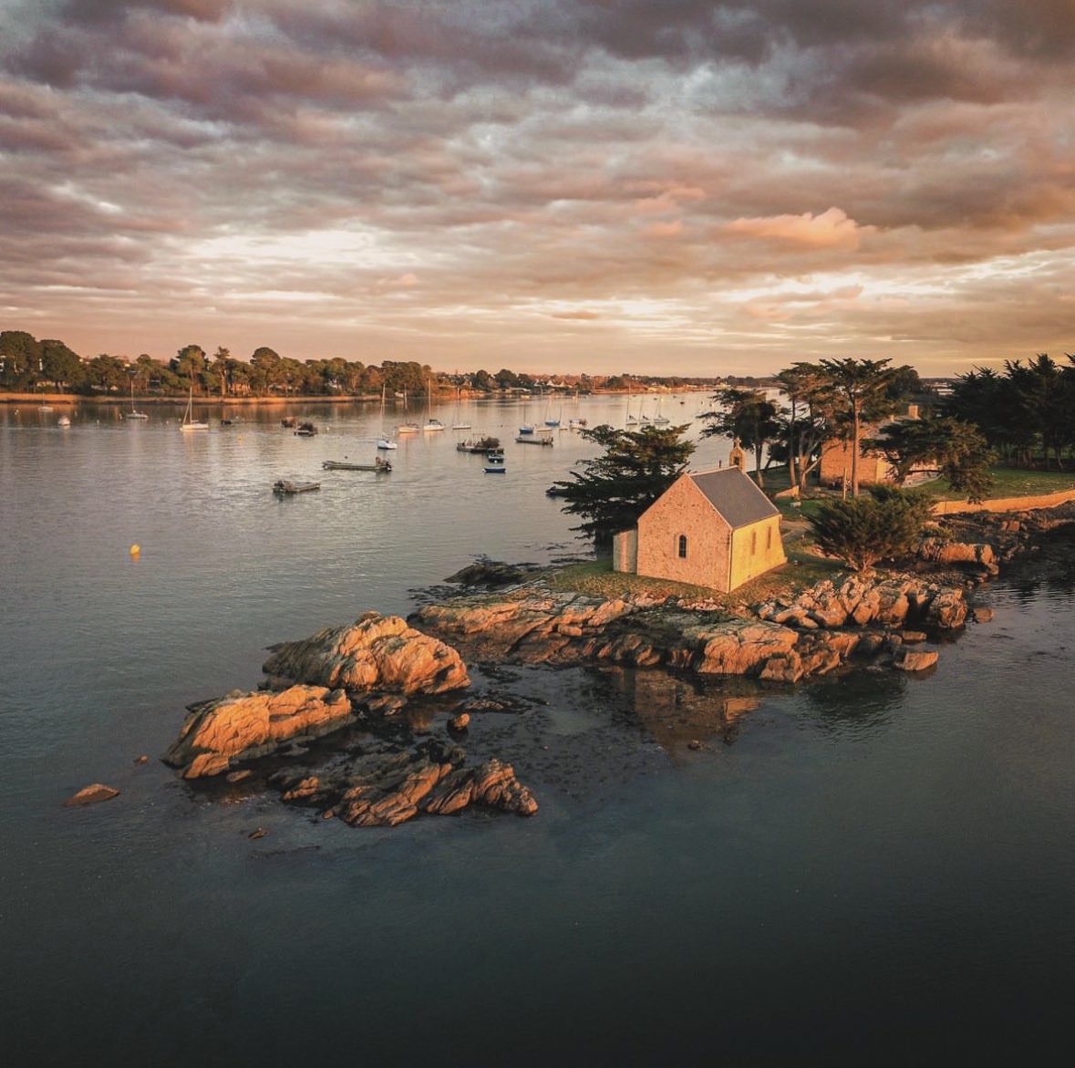 Inspire Expire Respire C'est la minute bretonne 💙 #MagnifiqueBretagne #boedic #golfedumorbihan © Baptiste Legrand