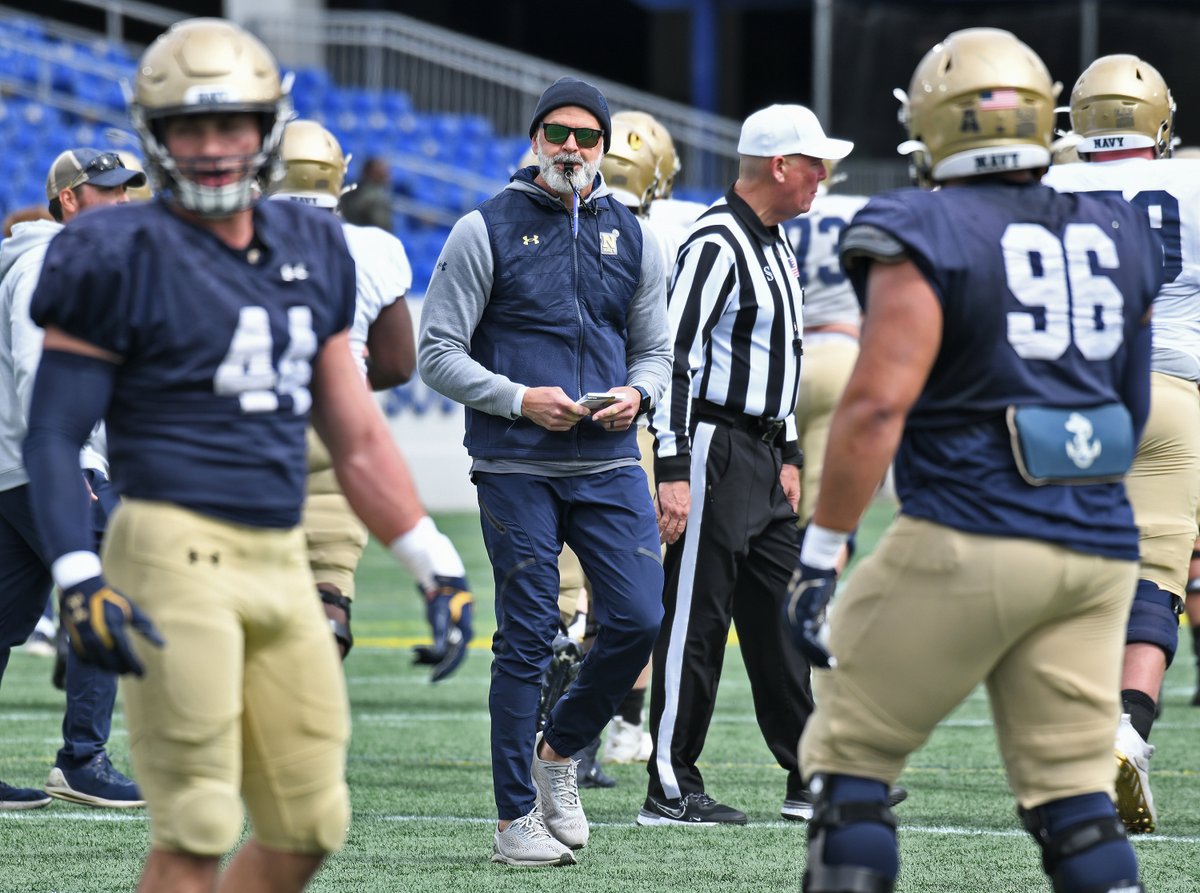 An open practice at Navy-Marine Corps Memorial Stadium gave the @NavyFB coaching staff an opportunity to evaluate players in a 'live' scrimmage situations. Coach Brian Newberry wanted to see youngsters block and tackle. capitalgazette.com/2024/04/07/nav…