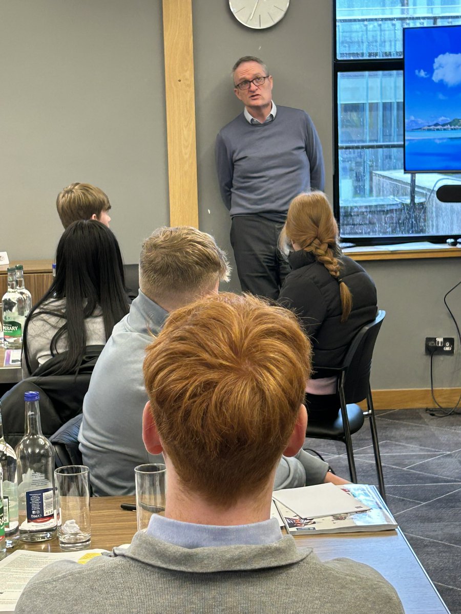 “In a stock pitch, don’t just look at the good news. Look at the bad news too as otherwise you’re only looking at half of the story”, @aidandonnelly1 tells our @DavyGroup #TransitionYear #WorkExperience teenagers.