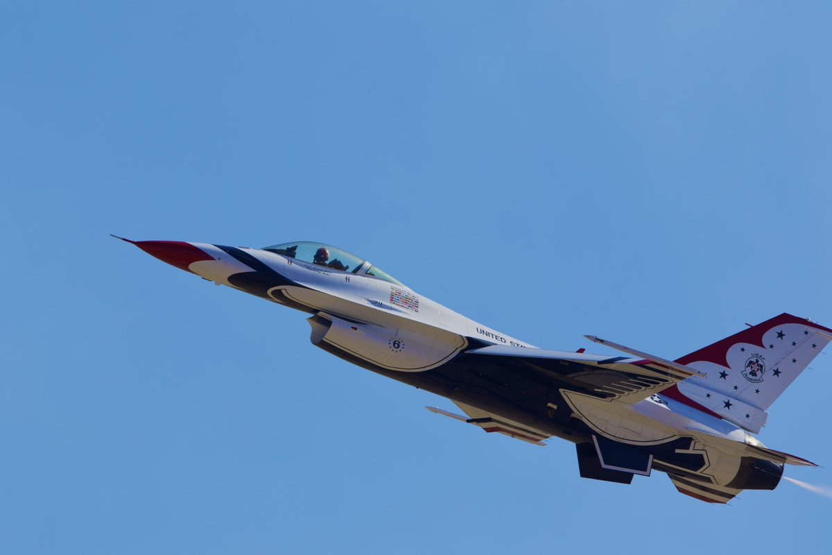 Reaching for the sky with the Thunderbirds. @thenewarea51 @wavy_zyro @Skyworx_Media @toystark6886 @jmrutl01 @se_spotting @Boneyardsafari