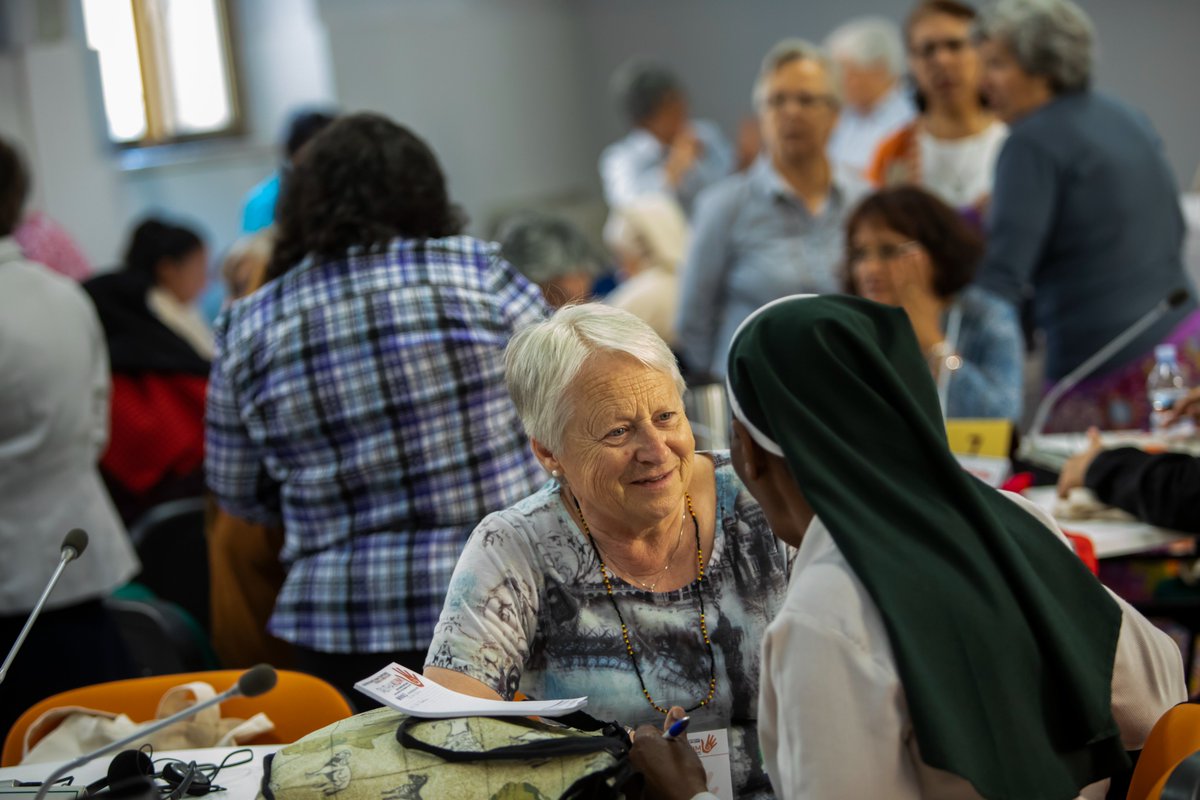 The second part of the training for facilitators of the #TalithaKum General Assembly (May 2024) was held today. Participants were guided by Sr. Maria Cimperman, RSCJ, UISG Synod Initiative, and David McCallum, S.J., Discerning Leadership Program. Thank you to all participants!