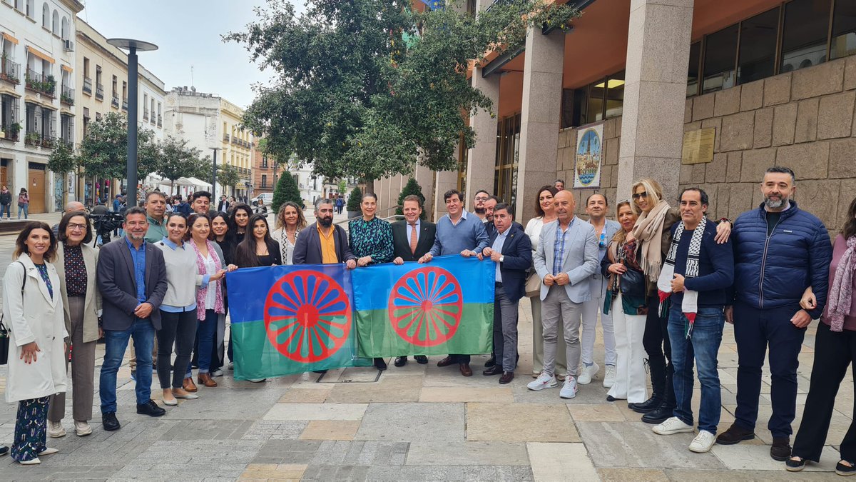 DÍA DEL PUEBLO GITANO EN CÓRDOBA
Acto institucional en el Ayuntamiento de Córdoba con despliegue de lona conmemorativa en la fachada del consistorio.
Os recordamos que esta tarde celebramos la Ceremonia del Río junto a la Calahorra a partir de las 18.00 hs