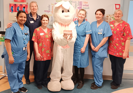 CDDFTNHS's tweet photo. 🐰🌳 Easter bunny fun on Treetops! 🌳🐰
The children on Treetops ward at University Hospital of North Durham were super excited to have a visit from Rosie the Rabbit, who loved giving out plenty of scrummy chocolate. 🍫 🎉🐣
#ChocolateFun🌷🐰 https://t.co/MHBb5cKDaL
