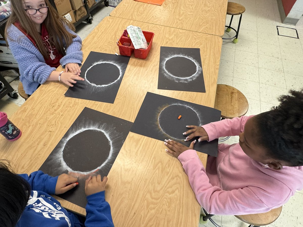 5th Grade used chalk shading techniques to capture the Solar Eclipse 🌖🌒🌚#creativity #Science #SolarEclipse2024 <a href="/FWESIBPYP/">Farmington Woods</a>