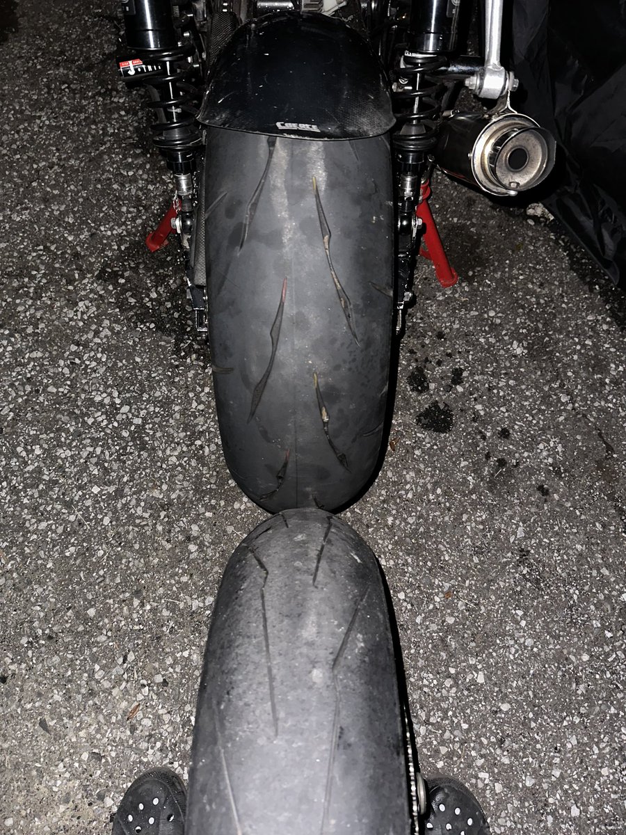 02cb400sfnc39's tweet photo. 前後マルケジーニM5Rにした
リア6Jで転がし用の190/55履いたけどマグだから軽いし200も入るから冬の盆栽用にする、ほんとは5.5がいい^_^

前は翔くんのおかげもあってすんなり付いた、ありがとうございました！
@nr03r_sho https://t.co/GjLHNGrqsP