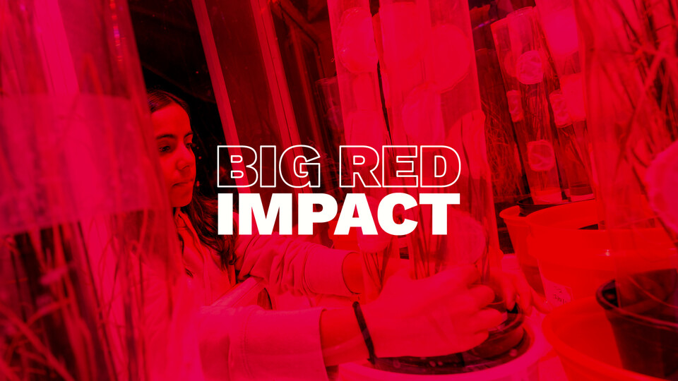 🎉 UNL's research enterprise is a major player on the world stage! Over the past decade, research expenditures have surged 37%, hitting a record $366 million in 2023. @UNLincoln is also leading the way in federally funded research. go.unl.edu/3ach