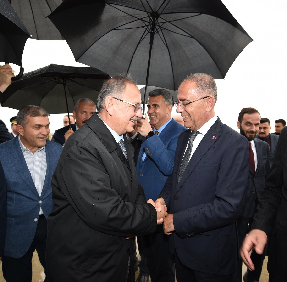 inaciyapar's tweet photo. Çevre Şehircilik ve İklim Değişikliği Bakanımız Sn. Mehmet Özhaseki'yi Hatay Havaalanı'nda karşıladık. 

Hatay'ımızın yeniden inşası için gecesini gündüzüne katan Sayın Bakanımız, süreci yakınen takip ediyor.

Şehrimize hoşgeldiniz Sayın Bakanım. 

#HatayİçinDevletMilletElele https://t.co/3EilqZLC7i