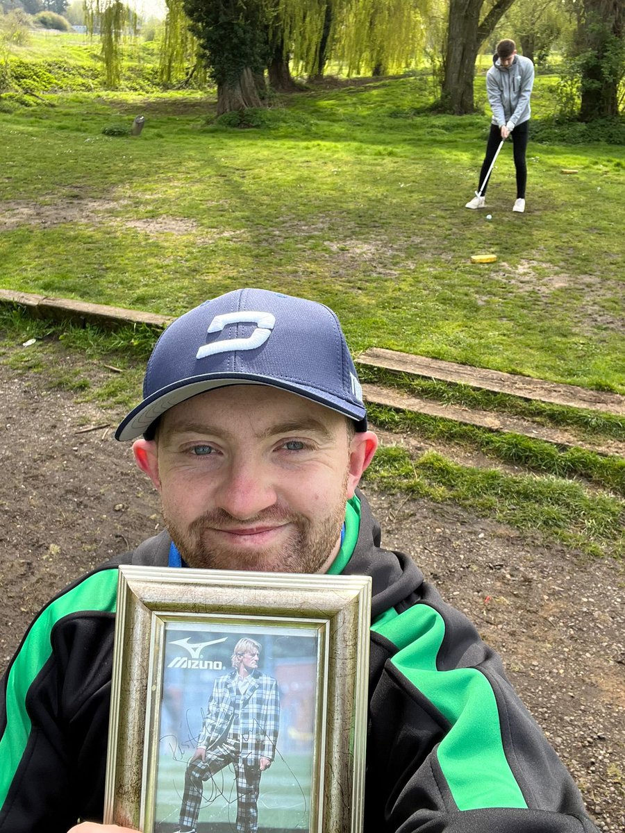 MISSING 🚨

Concerns that our highly desired man of the match award (yes, it’s a signed photo of legend @BraveheartCH modelled by <a href="/pettitt_robert/">Robert Pettitt</a> ) has gone missing! 

He was last seen in an away changing room towards Ipswich!

#ComeHomeColin
