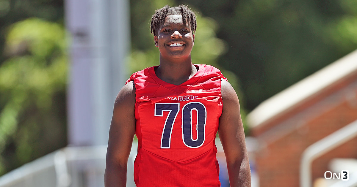 Charlotte (NC) Providence Day School five-star OT David Sanders Jr. and his family were impressed with #Tennessee over the weekend and return this coming weekend for the spring game. Story: on3.com/college/tennes…