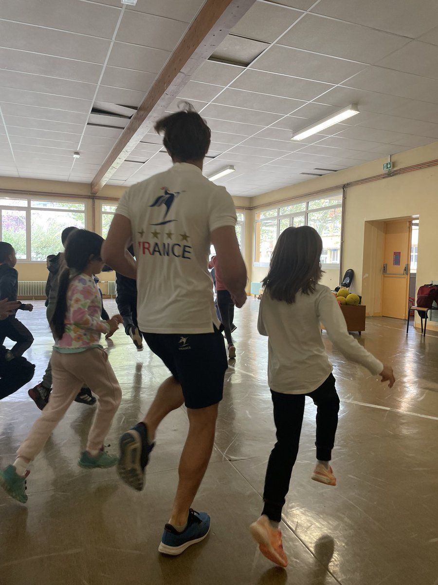 Laurent mazille CPD EPS 38 (@cpdepsmaz38) on Twitter photo Intervention Louis Duplan Fribourg, champion du monde de ski nautique 2023, membre équipe France 30mn apq, école îles de mars pont de claix, classes CP et CE1.
<a href="/patrice_gros/">Patrice GROS</a> <a href="/MarzoukMohamme3/">Marzouk Mohammed</a> <a href="/fabienvallier/">Fabien VALLIER</a> <a href="/Garnierfa/">Garnier Fabienne CPD EPS 38</a> @USEP38 Intervention Louis Duplan Fribourg, champion du monde de ski nautique 2023, membre équipe France 30mn apq, école îles de mars pont de claix, classes CP et CE1.
<a href="/patrice_gros/">Patrice GROS</a> <a href="/MarzoukMohamme3/">Marzouk Mohammed</a> <a href="/fabienvallier/">Fabien VALLIER</a> <a href="/Garnierfa/">Garnier Fabienne CPD EPS 38</a> @USEP38