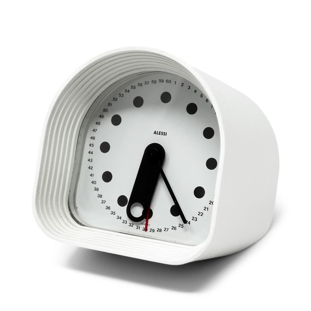 A white Optic clock, designed by Joe Colombo and produced since the late 1980s by Alessi, up on the site now #joecolombo #Alessi #postmodern #postmoderndesign #postmodernism #interiordesign #interiorstyle #modernism #interior #decor #vintage #vintageclock #vintageclocks