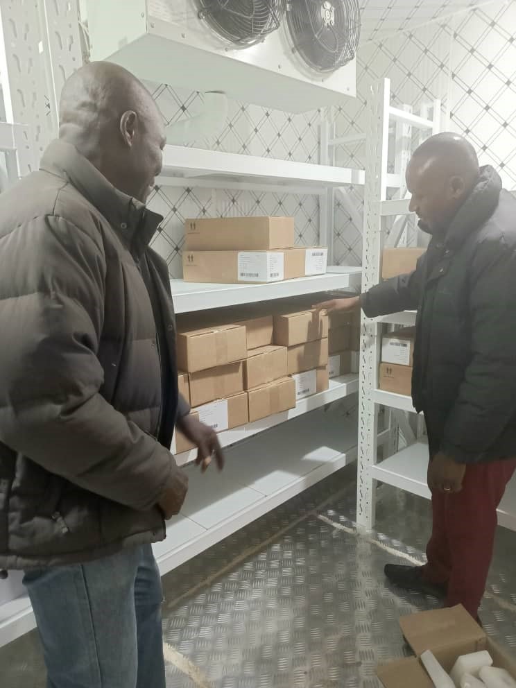 GHSupplyChain's tweet photo. Insights on #COVID19 and routine vaccine management enhance cold chain supply chains, bolstering readiness for future crises. GHSC-PSM collaborates with @_GHSofficial Expanded Program on Immunization to assess supply management, covering inventory, distribution, and much more. https://t.co/bcYeEDUDmp
