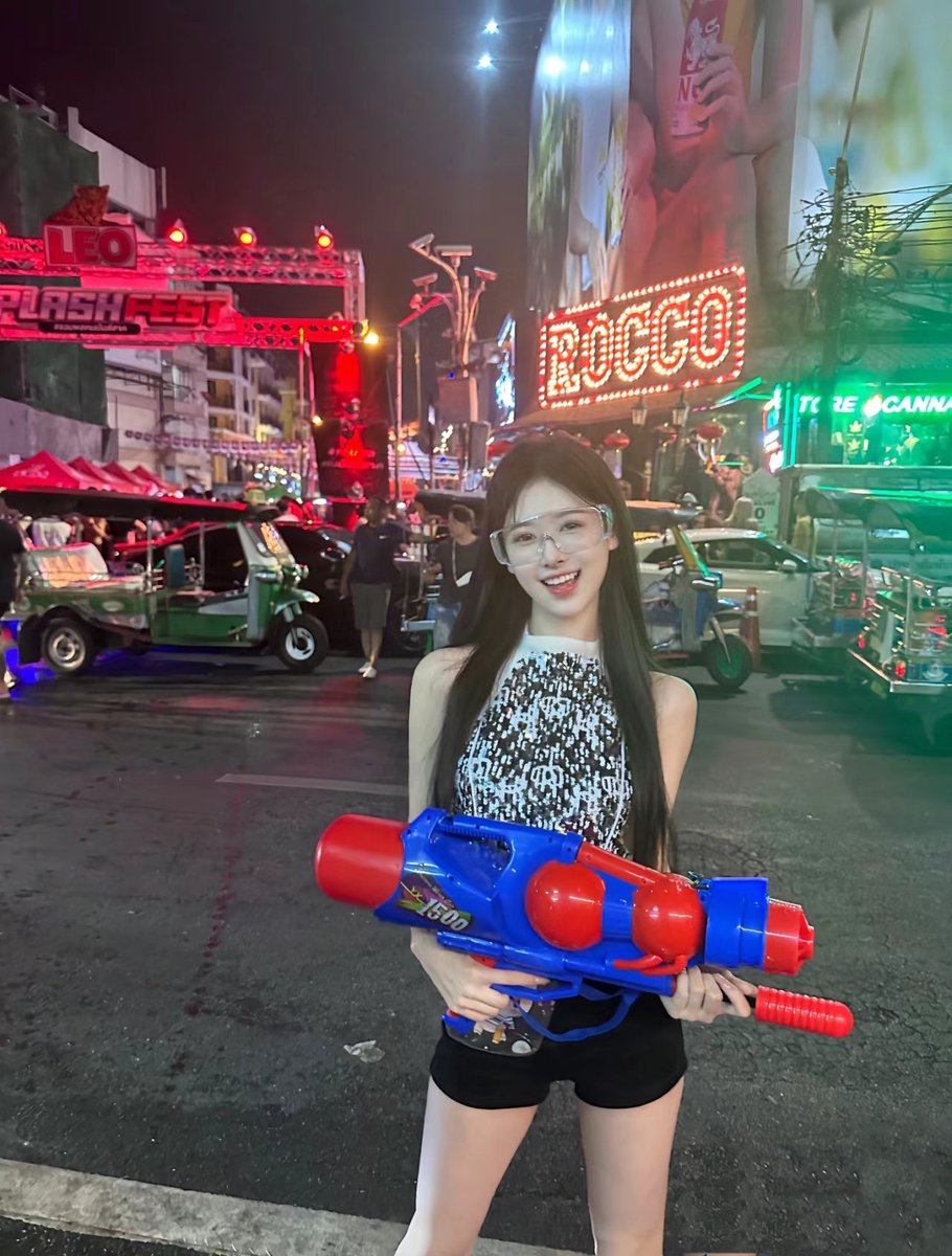 疯狂的夜晚，快乐加倍✌✌💋💋 https://t.co/qaFL5OEwDn