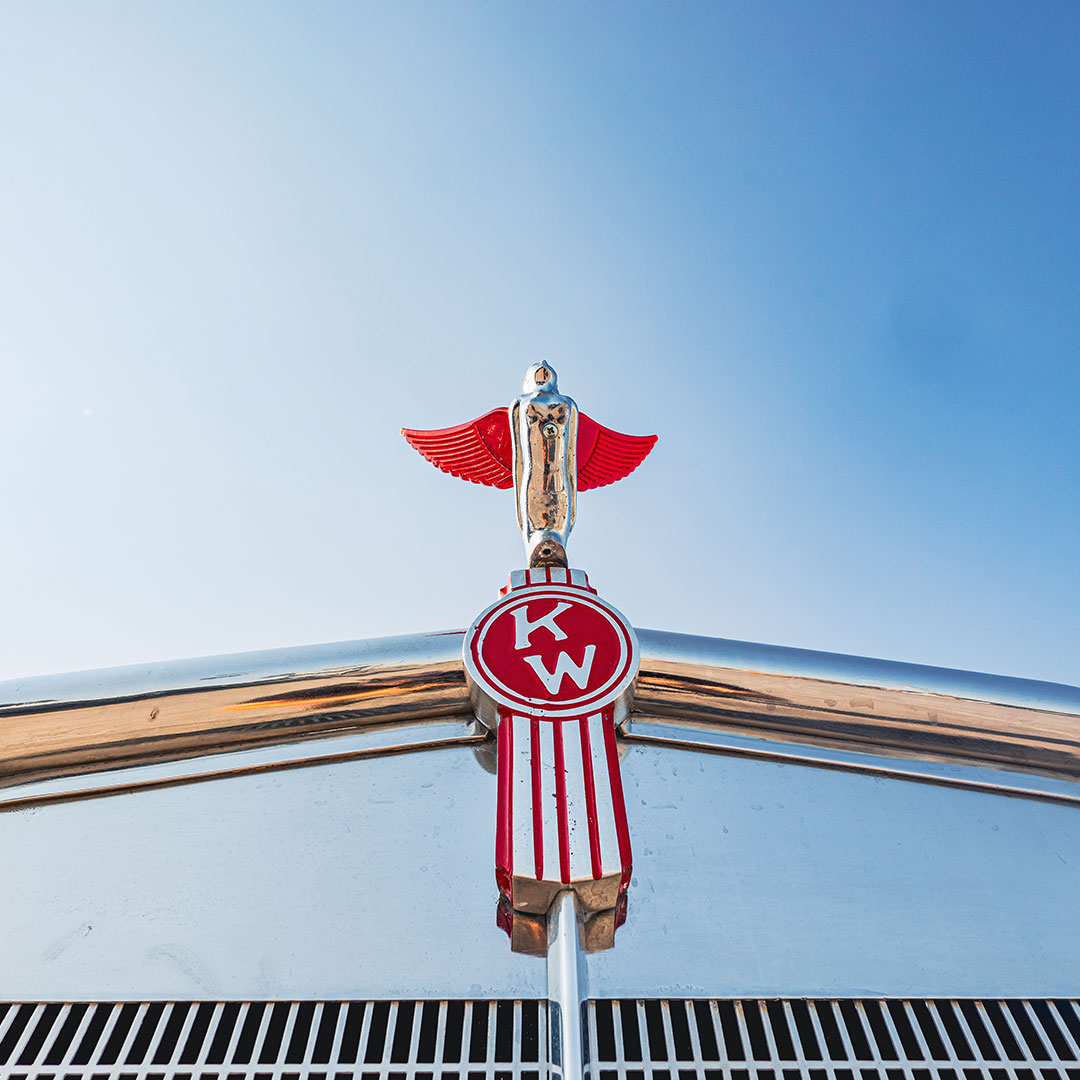 A perfect blue sky for spreading those wings and takin' a ride. 🪽❤️

#4StateTrucks #ChromeShopMafia #chrome #chromeshop #customtrucks #semitrucks #trucking #customrig #bigrig #18wheeler #tractortrailer #largecar #cdldriver #trucker #truckers #diesel #truckerslife