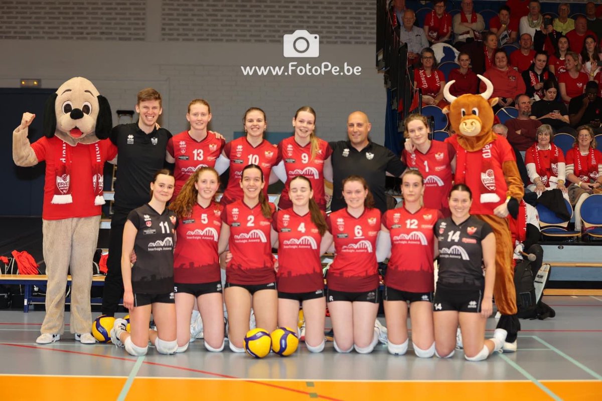 BraboAntwerpVT's tweet photo. They did it!

De Girls winnen de Interfederale Beker. Het werd een razendspannende vijfsetter in de finale tegen D’Hondt Volley Oudenaarde.

Lees hier het volledige verslag: https://t.co/UODBOBANtC

Met dank aan FotoPe voor de foto's! https://t.co/fQzFODvIyH