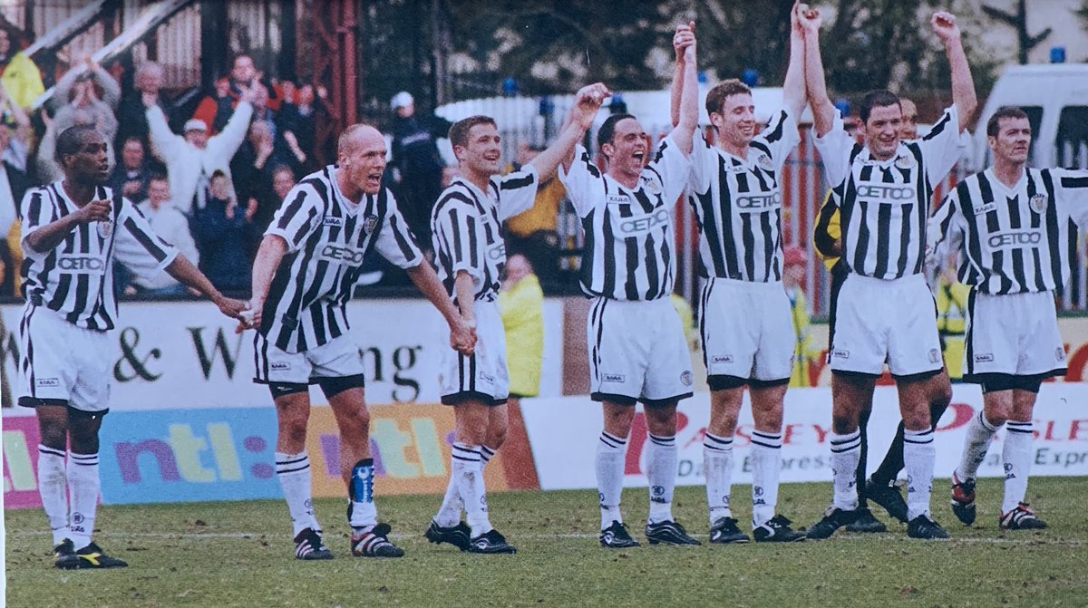 On this day 24 years ago

St Mirren players take a bow in front of the North Bank after beating Falkirk 1-0 as we took a step closer to promotion 

🎶 We’ve got 10,000 seats and you’ve no 🎶 was the chant of the day