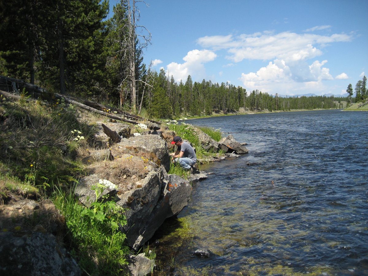 There are a number of ways to determine the age of a rock -- a field called geochronolgy. Today's #Yellowstone #CalderaChronicles hits the dating scene! ow.ly/KbMa50Ra0GG