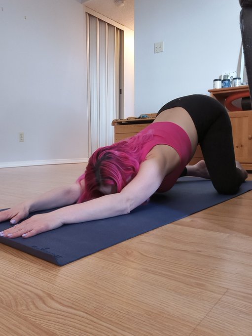 Hittin' the mat at home today! https://t.co/dJbgr77wVV<a href="/tag/feet"class="tags"><span>#feet</span></a><a href="/tag/feetpicsforsale"class="tags"><span>#feetpicsforsale</span></a><a href="/tag/feetseller"class="tags"><span>#feetseller</span></a>