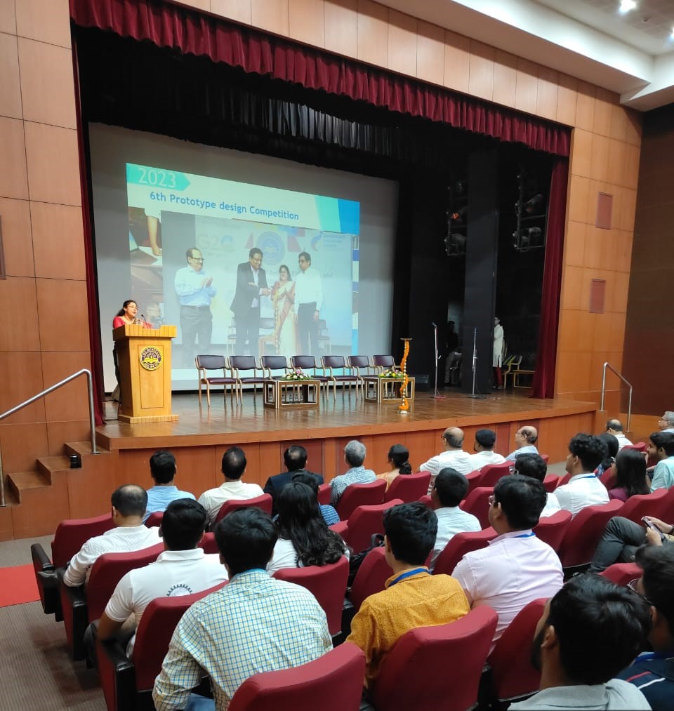 Director-STPI Kolkata addressed the esteemed audience during 7th Inter College Competition on Prototype Design for Mankind, 2024 organized by Heritage Institute of Technology, Kolkata. @arvindtw #STPIINDIA @heritageitkol