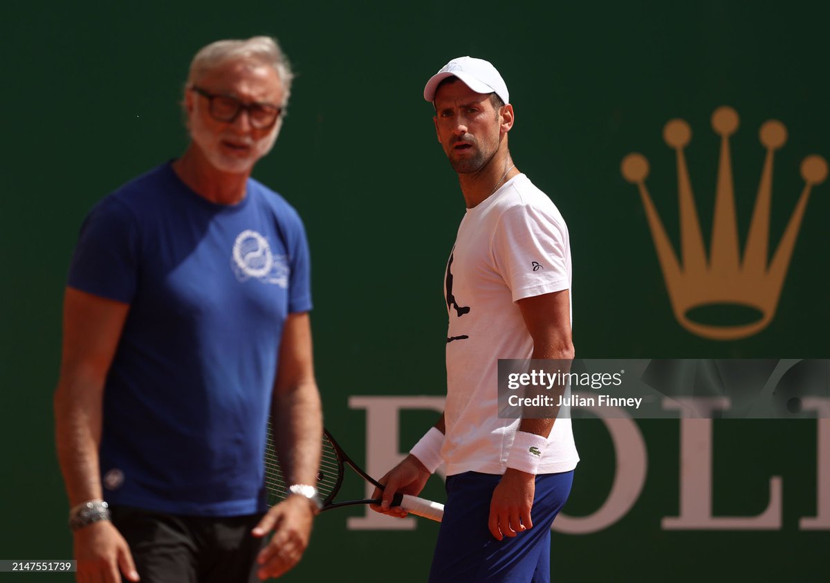 Novak at the practice court today, under surveillance of Nenad and Marco! 😊😎 #NoleFam #Djokovic #RolexMonteCarloMasters