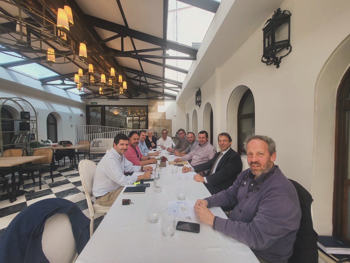 Extrefor tweet media