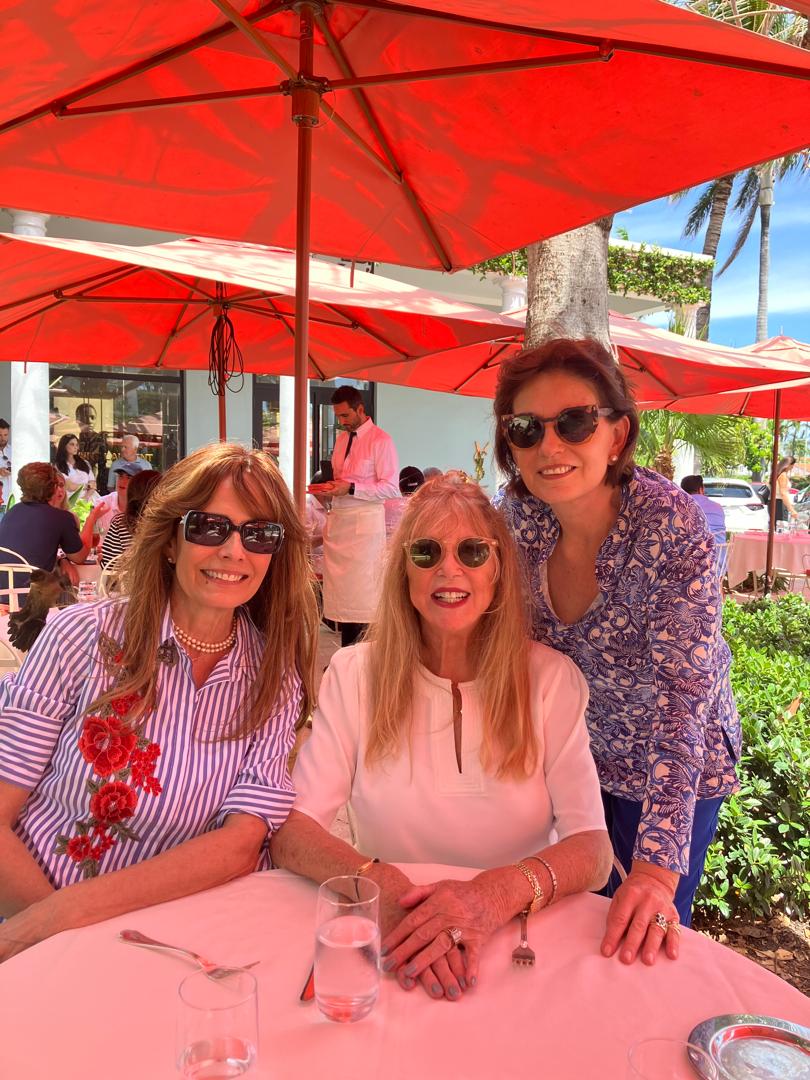Lunch with Les Girls ( as one does..) here in Palm Beach. On my way home very soon - I hope that the sun's shining back in UK!