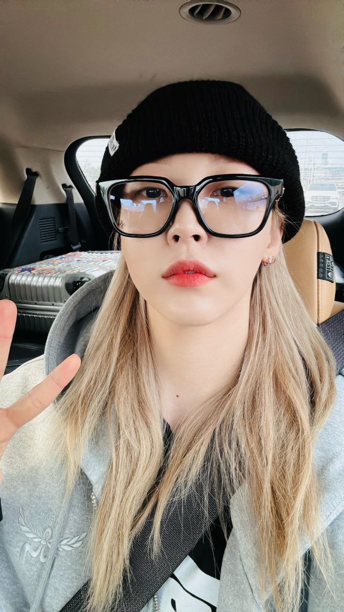 yongsun2da's tweet image. so different vibe