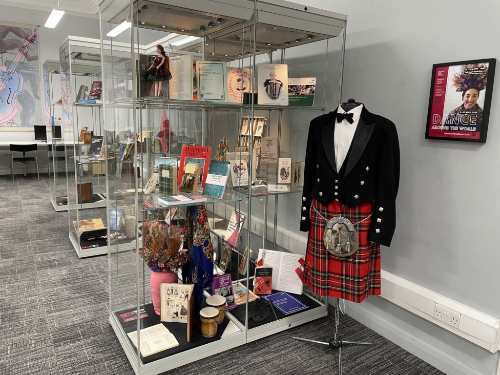 Dance Around the World – visit this wonderful exhibition of trad dance books and artefacts from Scotland and beyond @edcentrallib Part of the @TRACScot's Pomegranates festival talesofonecity.wordpress.com/2024/04/08/dan…