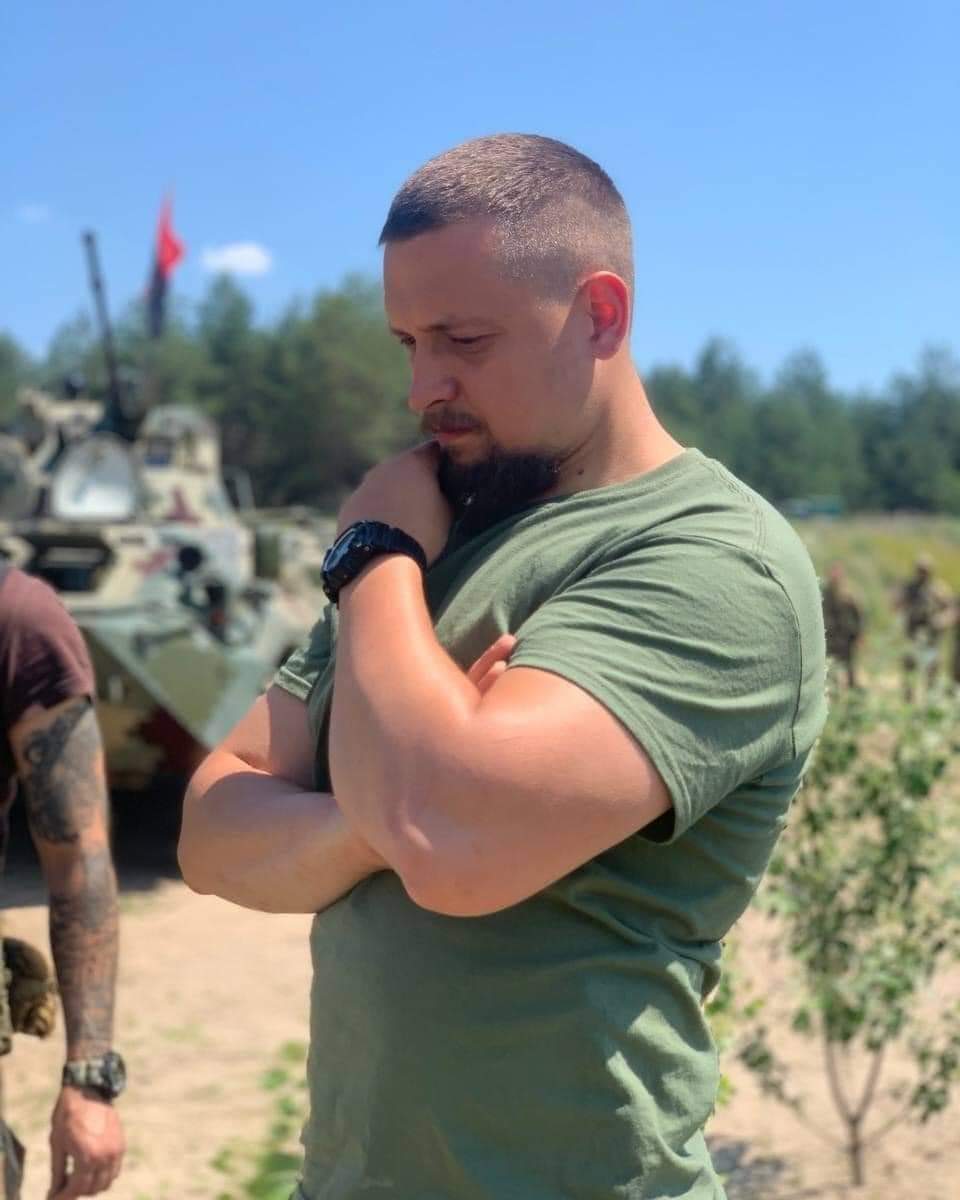 Yesterday, Serhiy Konoval 'Nord', commander of the 2nd company of the 2nd Taras Bobanich Rifle Battalion 'Hummer', which operates as part of the 67th separate mechanized brigade (created on the basis of the Ukrainian Volunteer Corps 'Right Sector'), was killed.  
Brother Bohdan