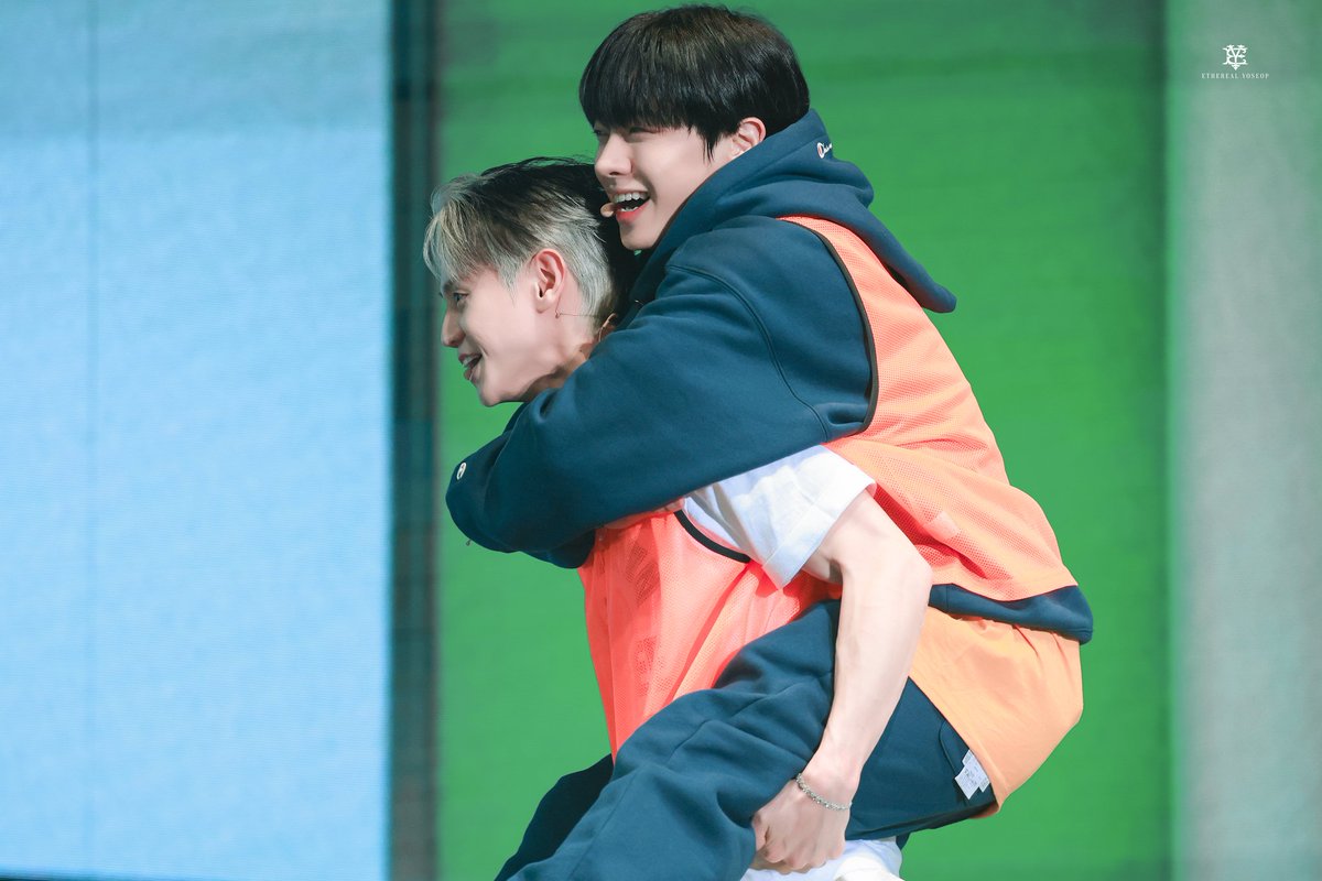 SxGar_GRight's tweet photo. 🪶 세월 편식하기

~10년 후에도 똑같이 찍어주기로 해~ https://t.co/eEBdR8o6AM