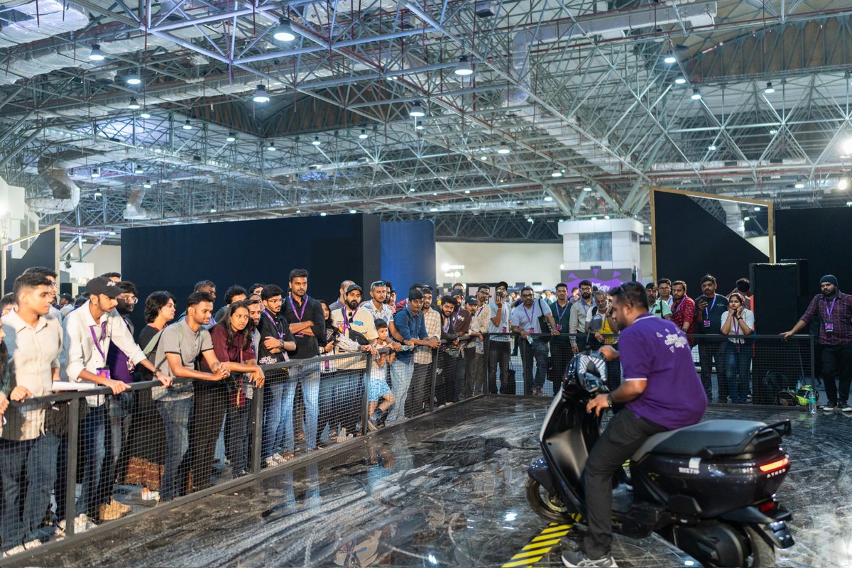 atherenergy's tweet photo. Bigger spaces. Lots more launches. And WAY more people.
#AtherCommunityDay 2024 was huger than its first edition in every possible way.
#Ather #AtherCommunity #NewLaunches #AtherRizta https://t.co/ldbWln9ijJ