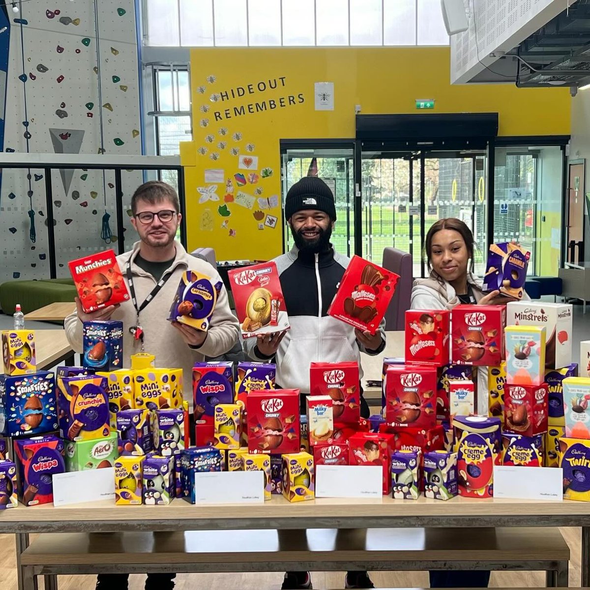 HideOut_YZ's tweet photo. 🐣 THANK YOU! 🐣   

We want to say a big thank you to all of our Patrons and supporters who donated chocolate to HideOut this Easter to give to our members 🍫

It was the best to see the excitement on all of the young people's faces 💛 https://t.co/A8HTXNmMdM