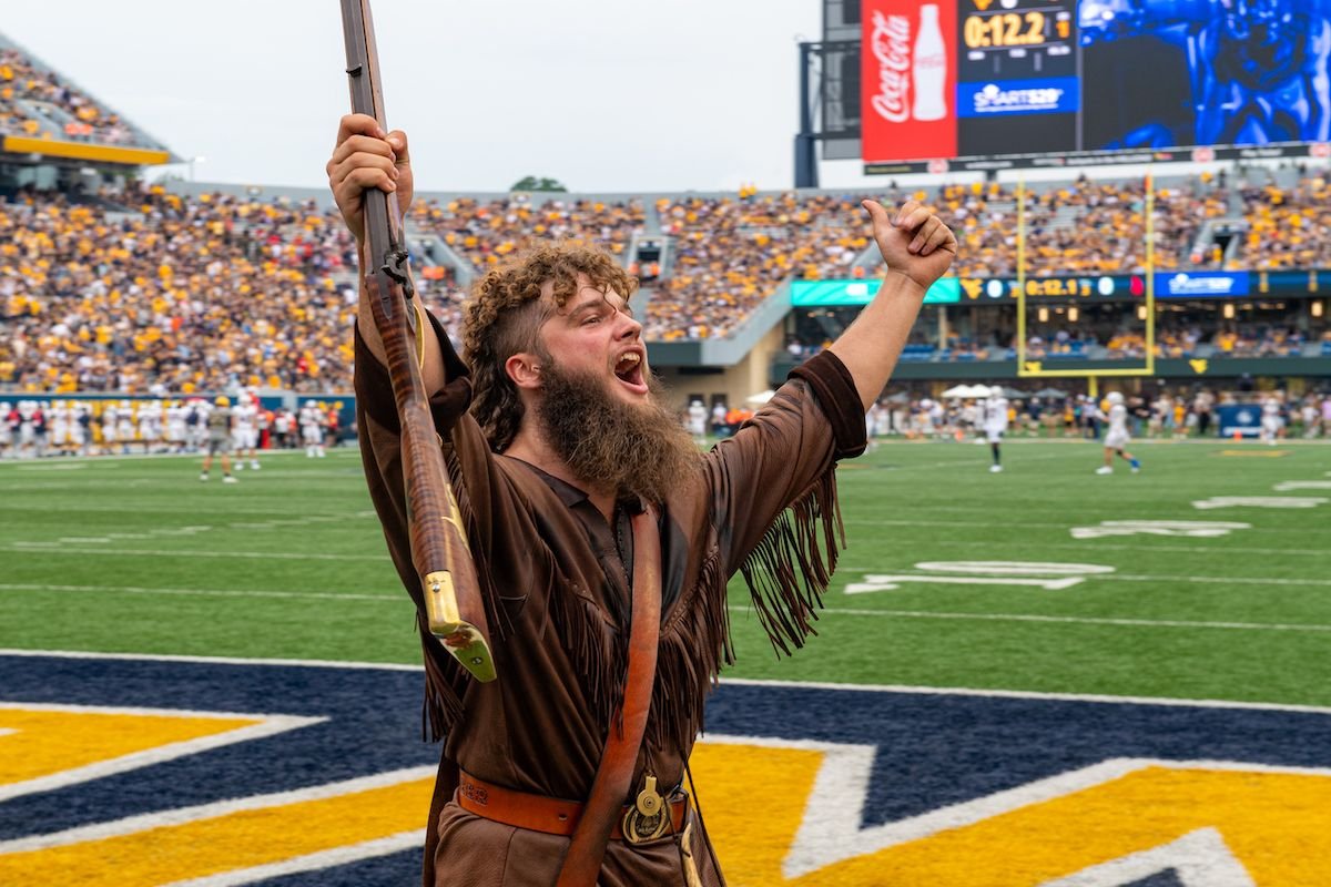 CfbSelect's tweet image. Our first #MascotMadness Final Four matchup!

Bully (Mississippi State) vs. The Mountaineer (WVU)

Poll threaded, but Retweet and Follow to be entered to win a $50 Homefield Gift card too!