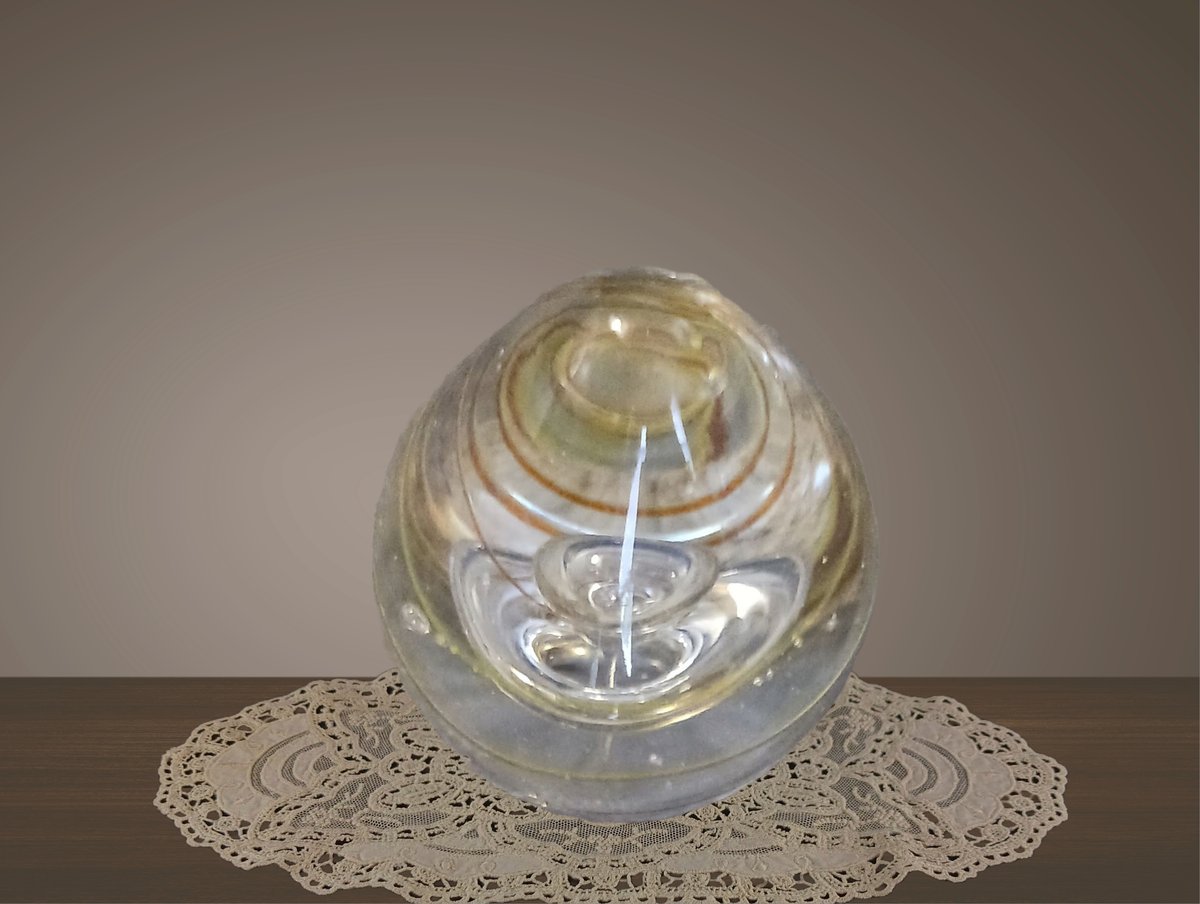 ForgottenKeepS's tweet photo. Vintage Hand Blown Art Glass Paperweight https://t.co/S61J7Mx9a0 #clear #yellow #controlledbubble #paperweight #artglass #shabbychic #handblown #glass #glassegg https://t.co/2qmEdjlSKb
