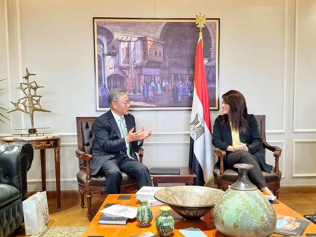 [공관장 활동사항]                        
ㅁ 김용현 대사, 국제협력부장관 면담
상세보기|공관장 활동사항 | 주 이집트 대한민국 대사관
mofa.go.kr/eg-ko/brd/m_11…
باللغة العربية
mofa.go.kr/eg-ar/brd/m_11…