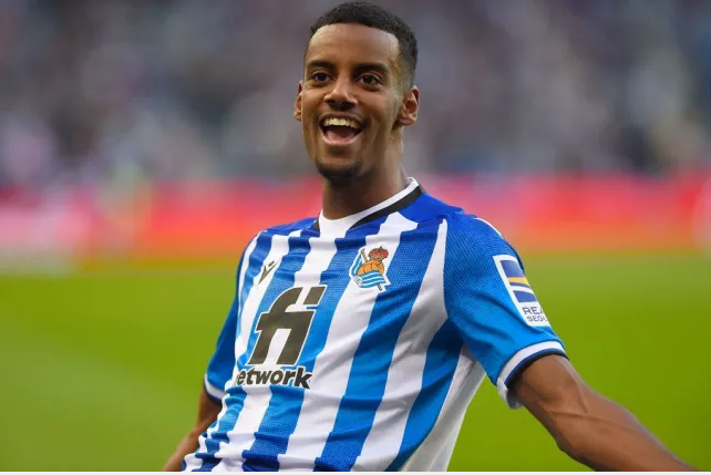 The shining striker of Newcastle FC, Alexander Isak, who's a #Swedish national of #Eritrean origin, was targeted by burglars who stole a car from his house 2 days before he played in his team’s win at Fulham on Saturday; #AFP reported. No words if Isak was home during the robbery