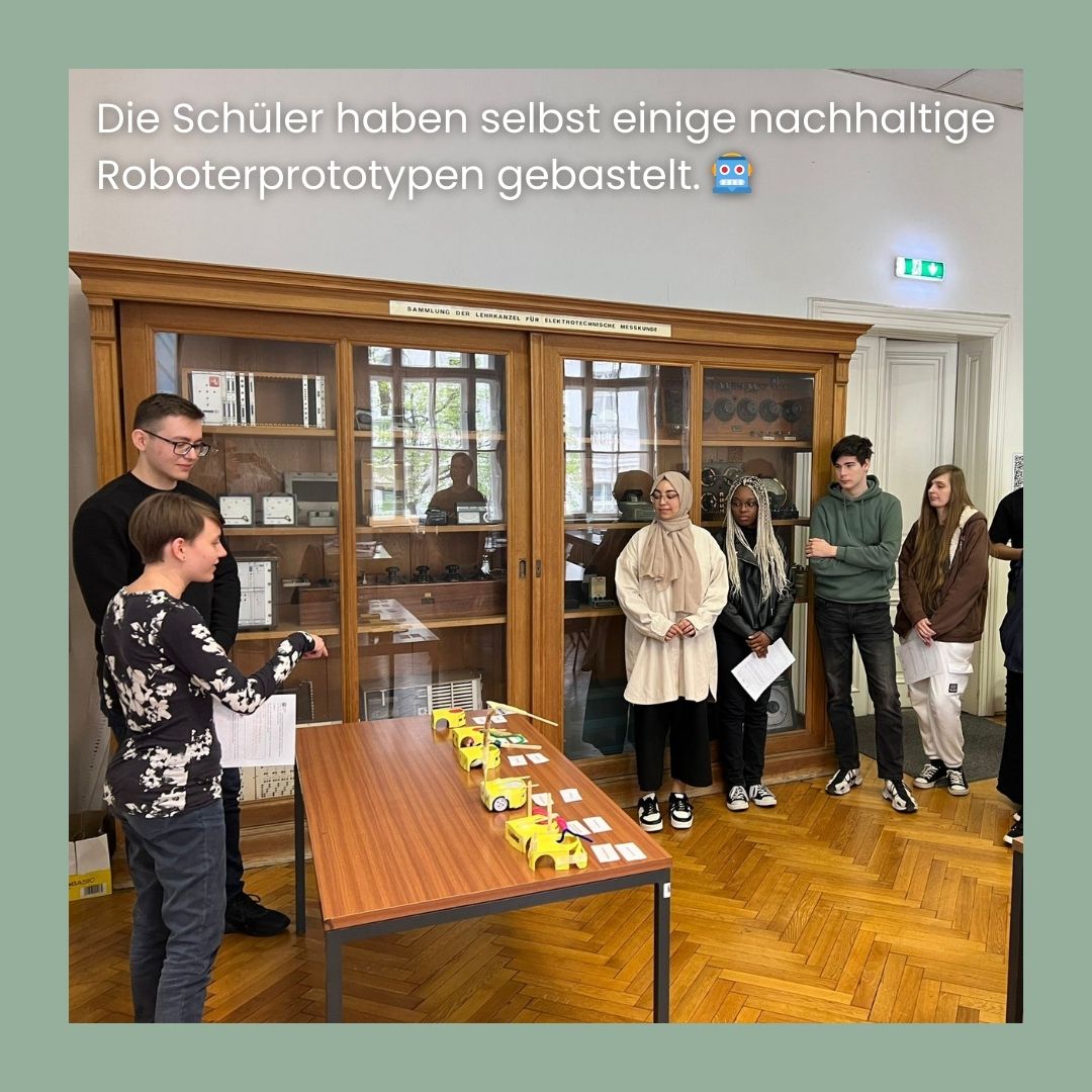 Unsere Workshops zur nachhaltigen Produktentwicklung an der TU Wien inspirieren immer mehr Schüler*innen für das Thema Nachhaltigkeit! 🌱 Die 3. Klasse der Berufsschule #BSEVITA war dabei und bastelte begeistert nachhaltige Roboterprototypen! 🤖
#RecyclingHeroes #sparklingscience