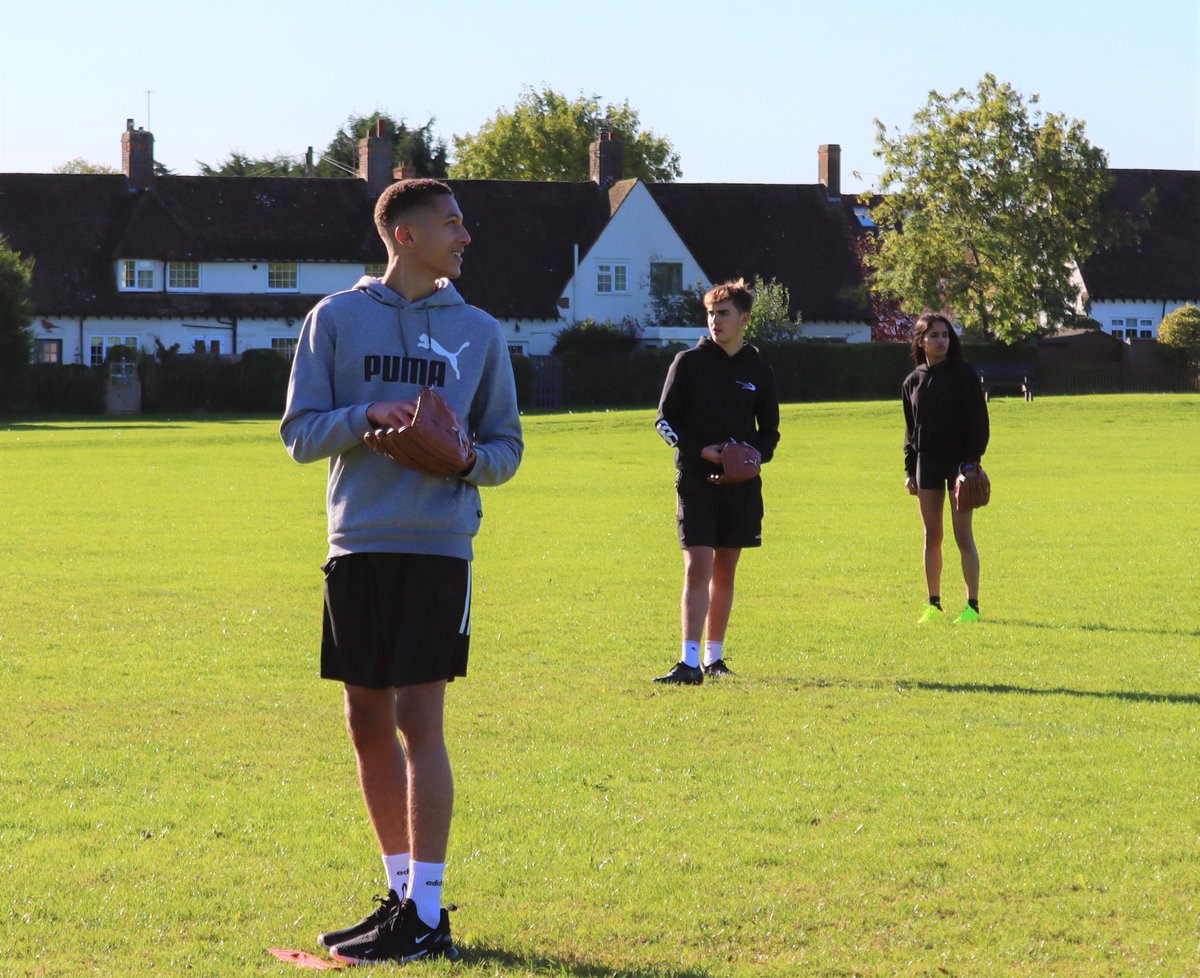 🎯If a career in Sport is your goal, then we have the course for you! Study Sport and you'll gain practical experience in our superb on-campus facilities, which includes a new and fully-equipped gym, plus a range of other great learning environments. 🖱️:stratford.ac.uk/category/sport…