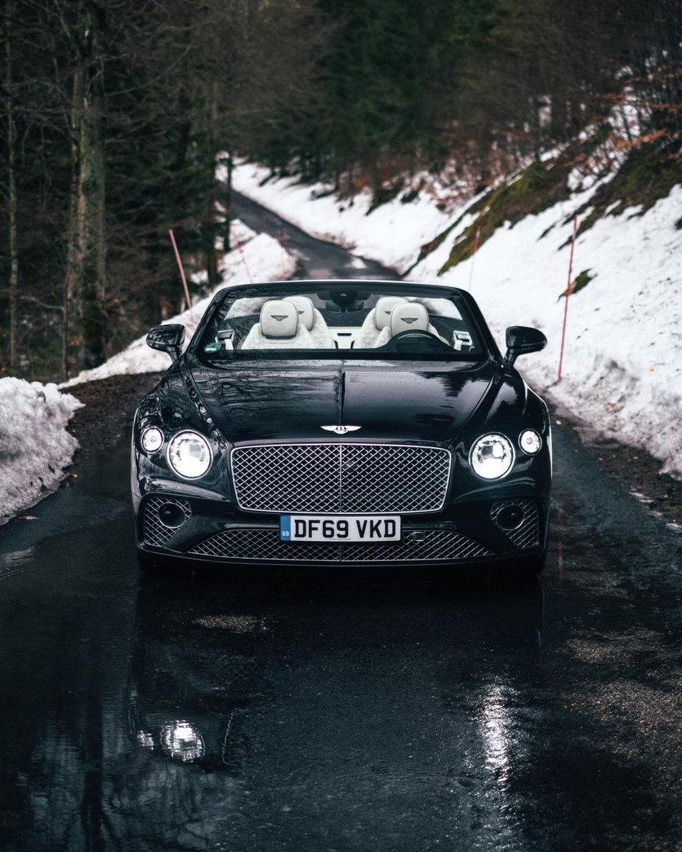 #theweeknd #theweekend #bentleycontinentalgtc #v8 #open #luxury #grandtourer #wintervibes #winterfun #stmoritz #engadina #suisse #travelphotography #lifestylephotography #winterphotography #carphotography #carsofinstagram #instacar #beyondcoolmag #motion #travel #urban #life