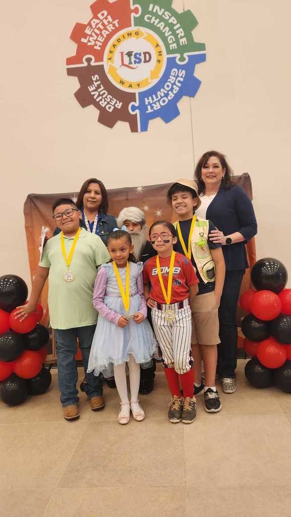 LISDSanchezOcho's tweet photo. 🌟 Celebrating Our Talented Stars! 🌟

Sanchez-Ochoa Elementary School is bursting with pride as we reflect on the incredible showcase of talent from our gifted and talented students this past Friday! 🎉

Visit our Facebook for more pictures! https://t.co/nXCj61WGhj
