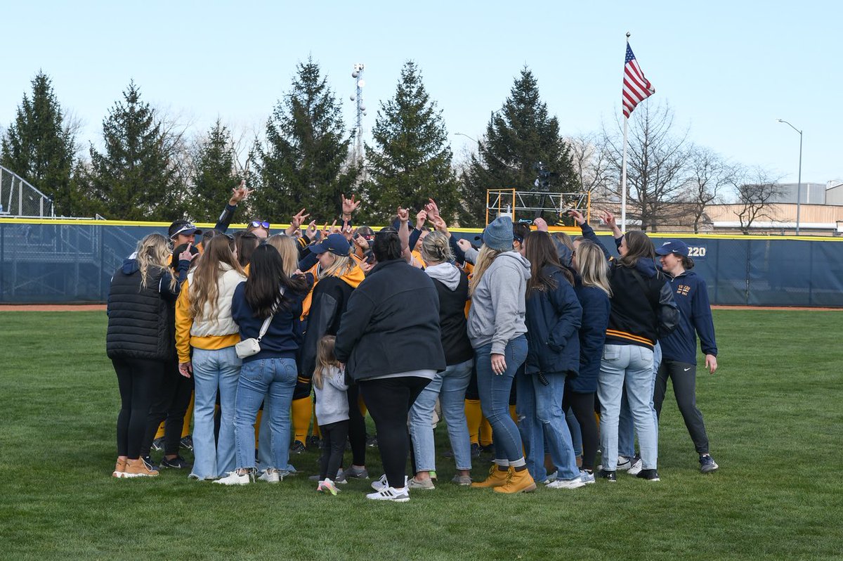 These pictures make my ♥️ so happy. Thank you @ToledoSoftball alumni for taking the time and making the effort to come back 🏠 for the day. Your love and support mean so much to our program. Can’t wait to have you back soon! #RocketsForever 🚀🥎
