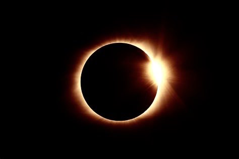 I made this eclipse playlist. Start it 12 minutes before the eclipse begins. open.spotify.com/playlist/57cr2…