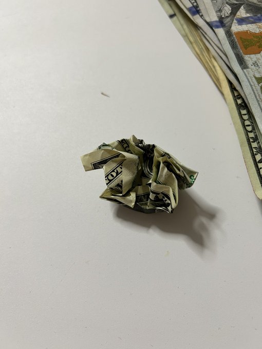 If you do this with your money before throwing it on stage, every stripper hates you and would like to<a href="/tag/jordancon"class="tags"><span>#jordancon</span></a><a href="/tag/jordancon2024"class="tags"><span>#jordancon2024</span></a>