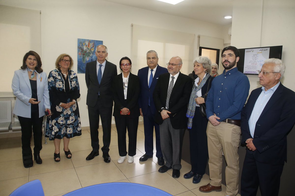 AFD_MidEast's tweet photo. 🩺Journée Mondiale de la #santé 
@AFD_France &amp; @EUinLebanon en présence de @firassabiad &amp; de l’ambassadeur @Herve_Magro réaffirment leur engagement commun en faveur du renforcement des services de soins de santé primaires au 🇱🇧 lors de la visite du CSP de Hazmieh.
#TeamEurope
1/2 https://t.co/1mMEviVqvA