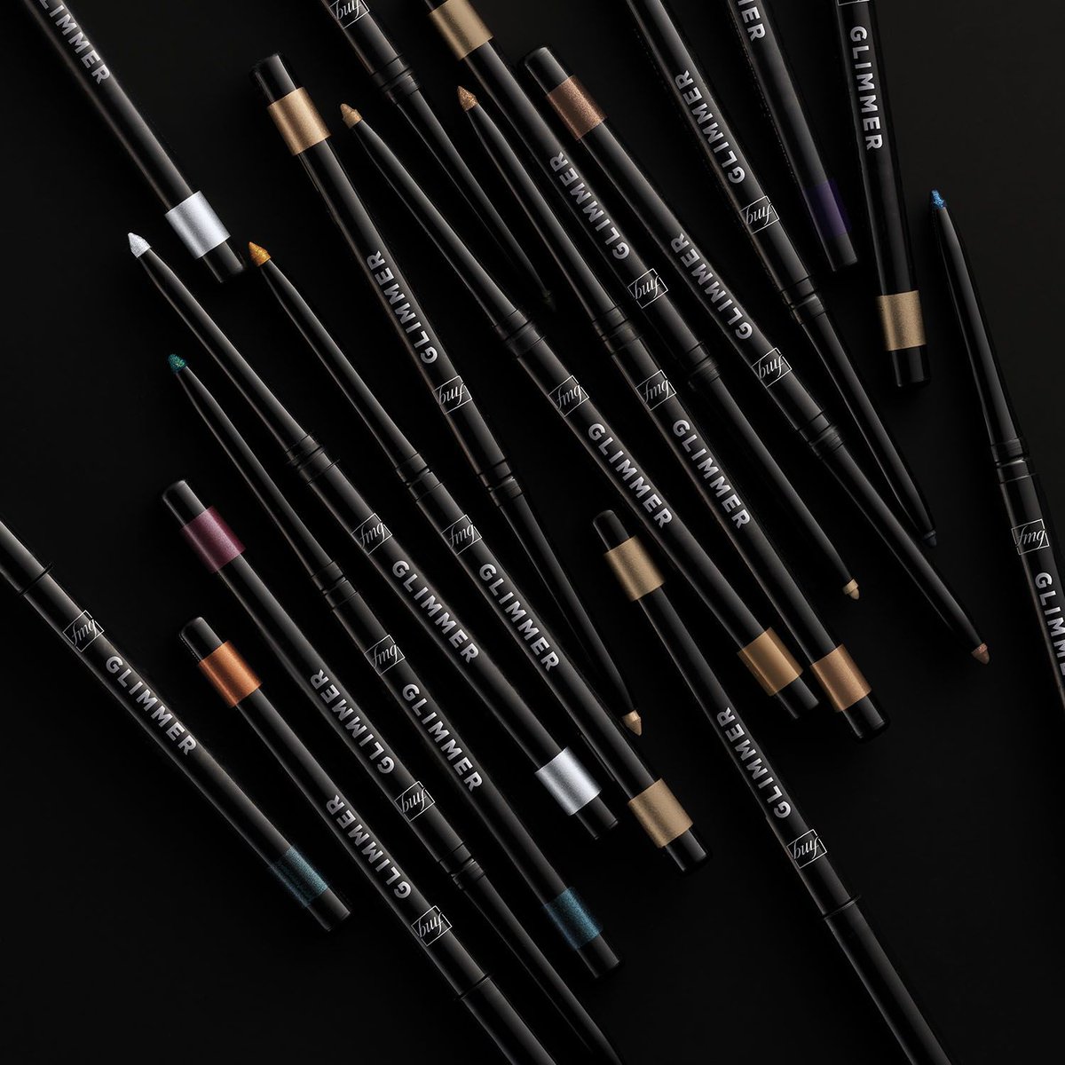 Define your eyes with precision and ease. Glide on our fmg Glimmer Diamond Eyeliners for intense color that lasts all day. avon.com/repstore/billi…
#PrecisionEyeliner #IntenseColor #AllDayWear @avoninsider #avon #avonrep #avonmakeup