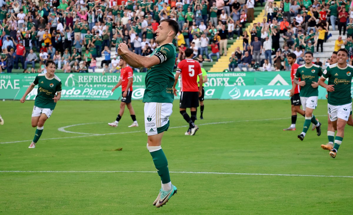 🚩 El córner lanzado por @DiegoMDiaz7 y el cabezazo de @a_clausi ⚽️ 📸 @fotografiamac22 #CacereñoMontijo