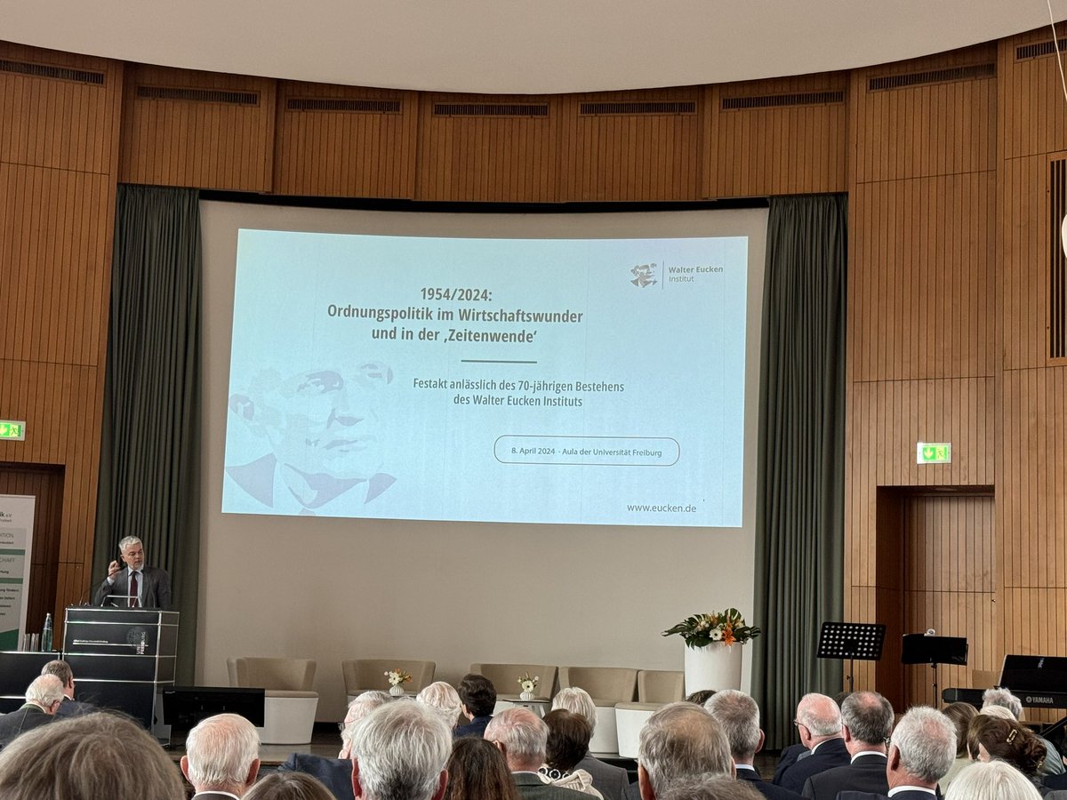 Tolle Veranstaltung in der Aula der @UniFreiburg anlässlich des 70-jährigen Bestehens des @EuckenInstitut mit @CarloMasala1, @GrimmVeronika, Jörn Leonhard, @Lars_Feld und @gundulagause