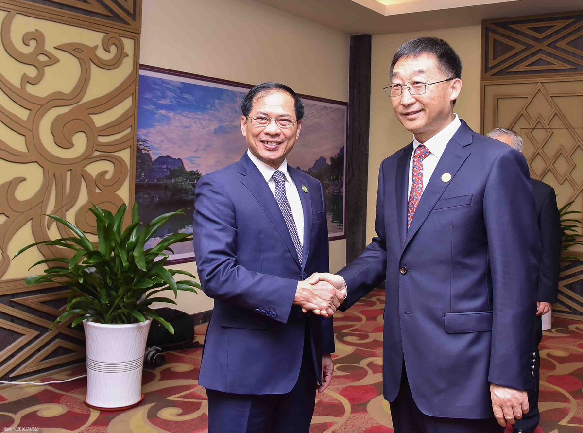 Great to meet Secretary Liu Ning in Guangxi. We had productive meeting on enhancing connectivity, seemless customs clearance to boost cross border trade and more sustainable tourism.